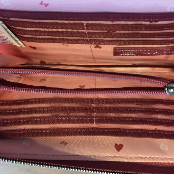 Lug Kickflip SE Convertible RFID Wallet in Raspberry - Picture 4 of 5